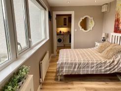 1 Bed Flat - Sleeps 5 - Parking - Garden - Pets