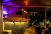 The Inn at Palo Alto - bar