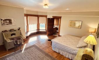 Laurel River Club Bed & Breakfast or Lrcbnb