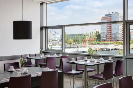 IntercityHotel Kiel Отели рядом с достопримечательностью «Кильский университет»