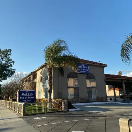 Mid City Inn & Suites Pico Rivera