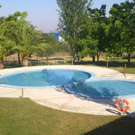 Hostal - Bungalows Camping Cáceres