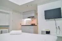 Minimalist Studio Room at Urbantown Serpong Apartment - Swimmingpools