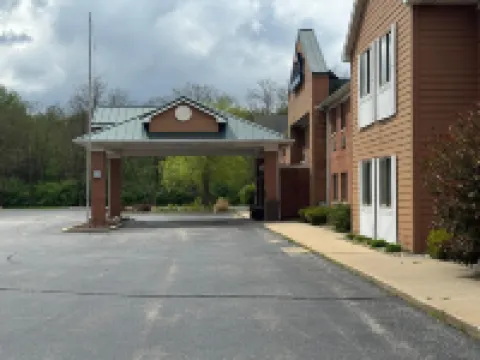 Baymont by Wyndham Mishawaka South Bend Area Hotels in Clay Township