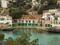 Hostal Palmaria Hotels near Cala Llombards