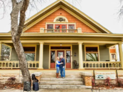Iron Horse Inn Hotels in Hood County