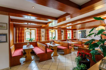 Gasthaus Und Landhotel Wiedmann Отели в г. Швифтинг