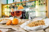 West Point Airport Hotel - bar