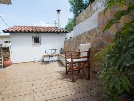 Olive Tree Apartments Отели рядом с достопримечательностью «Vrahos Beach»