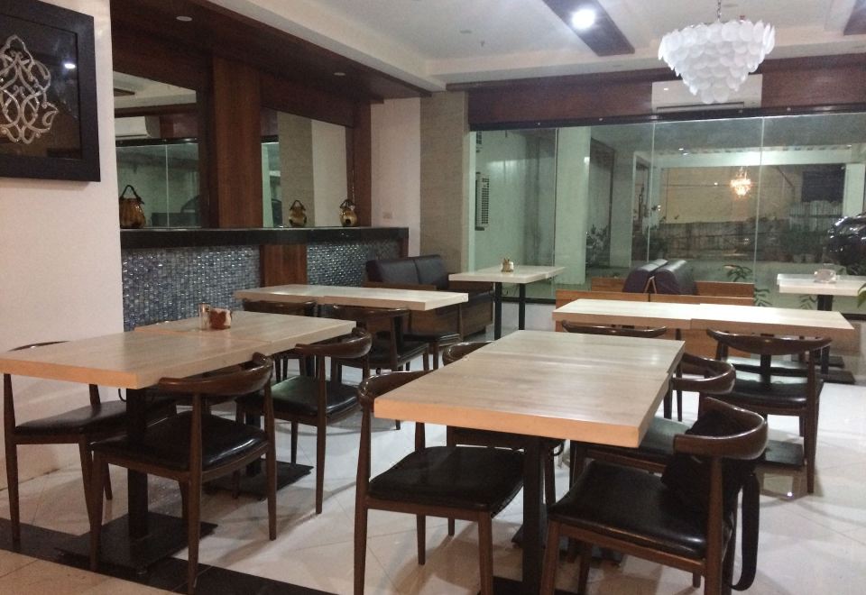Ey Miner Suites Borromeo - Housity