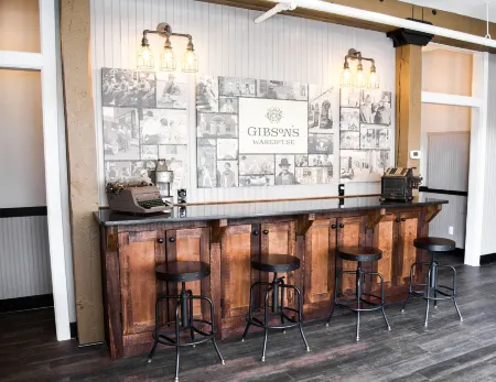 Gibson's Warehouse Отели рядом с достопримечательностью «Университет Мэри Болдуин»