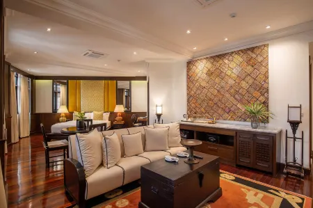 The Bridge An Eclectic Luxotel Отели рядом с достопримечательностью «S.W.A.T Chiang Mai»