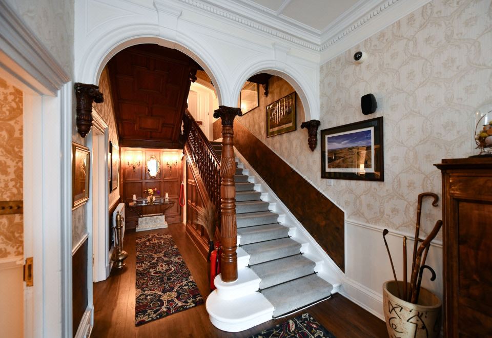 타운하우스의 우아한 내부 공간