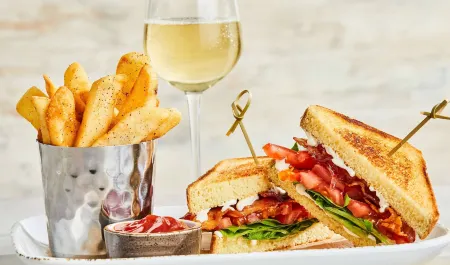 Courtyard Rye Отели рядом с достопримечательностью «Парк Харбор Айленд»