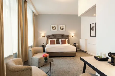 Dukes' Academie Brugge - by Dukes' Hotel Collection Отели рядом с достопримечательностью «Памятник Симону Стевину»