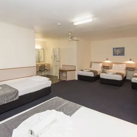 Mid City Motor Inn