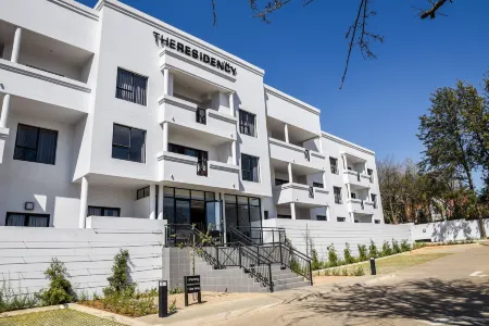 Mint Hotel Sandhurst Отели рядом с достопримечательностью «Площадь Нельсона Манделы»