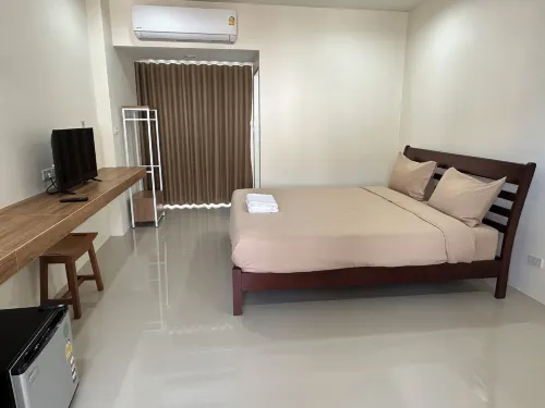 Wattana House - parking