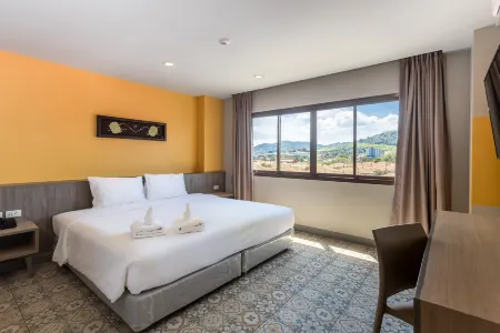 Recenta Suite Phuket Suanluang