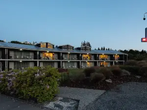 Clearbrook Motel & Serviced Apartments