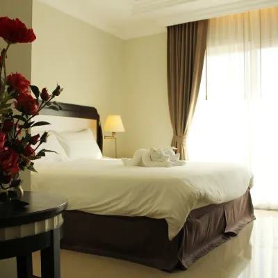 LK Crystal Place Hotels near Thepprasit Night Market
