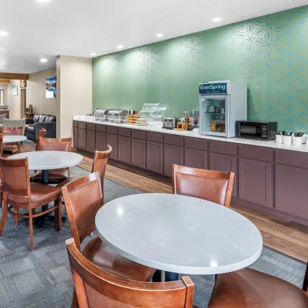 EverSpring Inn & Suites
