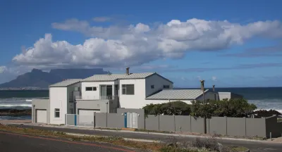 博坎拜飯店 Bloubergstrand Beach附近的飯店