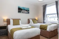 Comfy, 2 Bed House, Sleeps 6 with Garden and Free Parking in Cheltenham Hotels in 