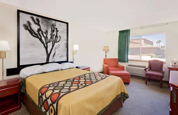 尤卡谷-約書亞樹公園速8酒店