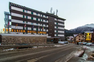 Excelsior Hotel Cimone LowCost Hôtels à : San Martino di Castrozza