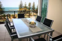 Proximity Waterfront Apartments Hotels in Redcliffe
