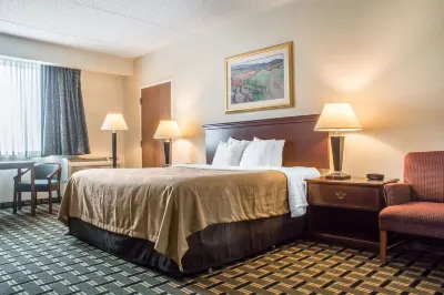 Quality Inn & Suites Palm Island Indoor Waterpark Hôtels à : Batavia