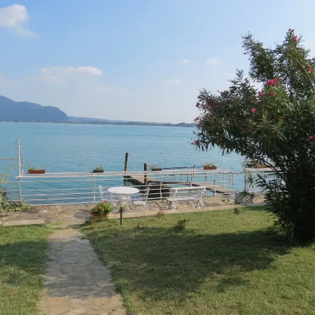 Villa Anastasye Your Lakefront Vacation Rental Отели в г. Предоре