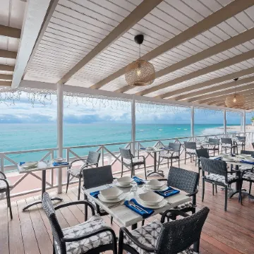 Butterfly Beach Hotel
