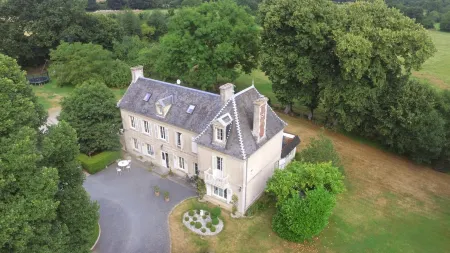 La Part des Anges Отели в г. Круэ