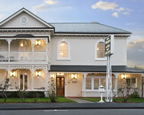 Windarra on High Hotels near Quadrant Mall