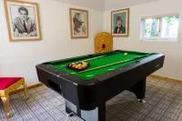 Newton Manor House - Luxury Retreat Sleeps 13 Hotels in Cupar