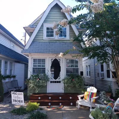 Charming Beach Cottage,  Newly Renovated. Located in Ocean City Nj. 大西洋城木板路附近的飯店