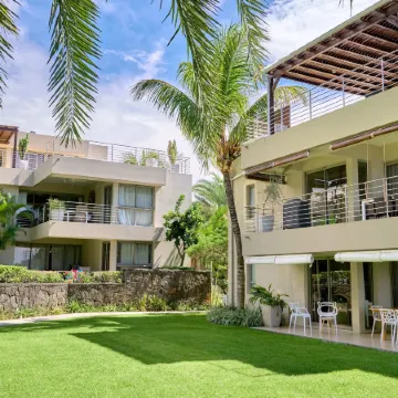 Bon Azur Beachfront Suites & Penthouses by Lov