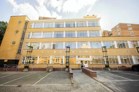 Alphabet Apartments Westersingel Отели рядом с достопримечательностью «KPN Telecom Building / Toren op Zuid»