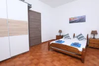 Corfu Seaside Cottage - Private Garden Retreat Hotels in Gouvia