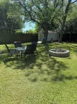 Charming 2-bedroom pet-friendly house with fenced yard minutes from Galveston! Hotels in Hitchcock