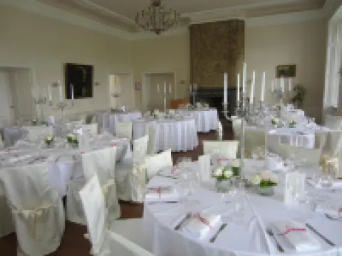 ブルク ブートツィリア カルカーのホテル