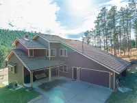 Peaceful Pines 5 Br Home with Jacuzzi