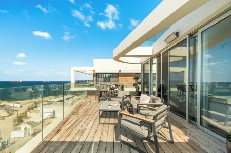 Rooftop Jacuzzi Seafront Penthouse by Sea N' Rent