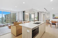 Luxury Ocean View Burleigh Apartment