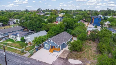 Comfortable 4BR2.5BA Family Home Near Riverwalk Hotels near H-E-B