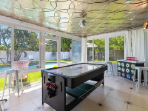 Cozy Home at Lighthouse Point With Pool Hotels in Lighthouse Point