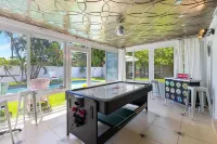 Cozy Home at Lighthouse Point With Pool Hotels in Lighthouse Point