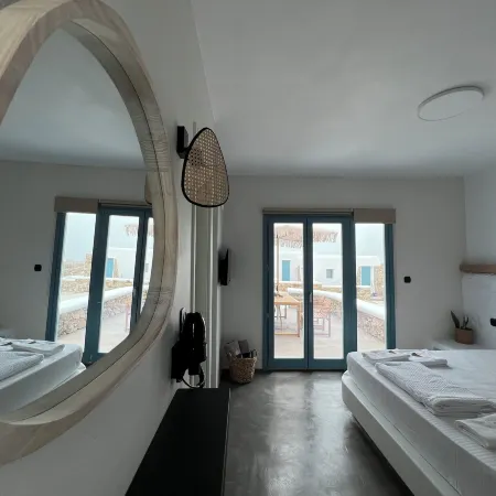 Thronos Suites